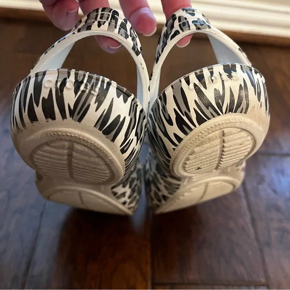 CROCS Kadee White Animal Print Sling Back Flats Women's Size 9 - Picture 6 of 10